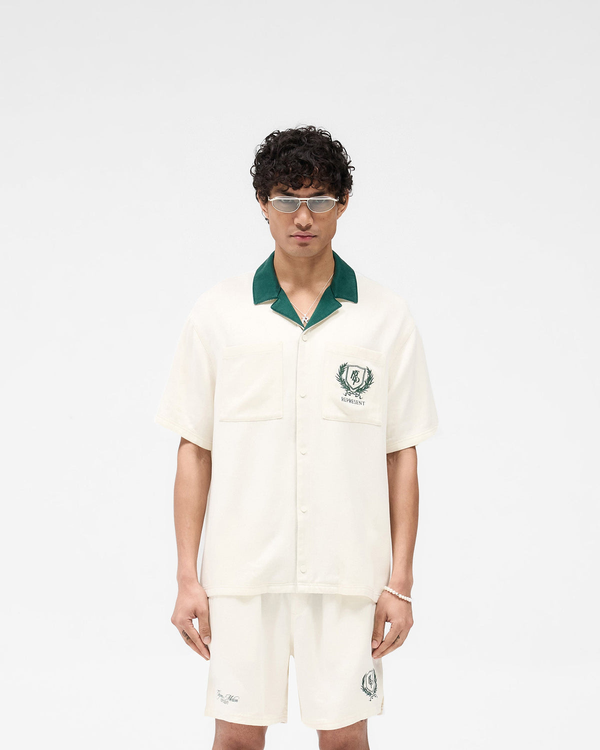 0116__0045_022125_SS25DROP2_REPRESENTCRESTSHORT_CREATSHIRT_ANTIQUEWHITE_decc3fd4-814f-47d9-b973-f787949b879a